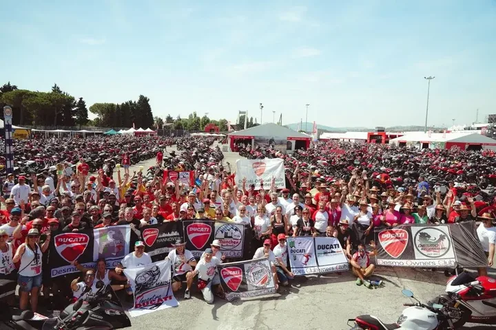 World Ducati Week 2022: der Club mitten in der Menge in Misano