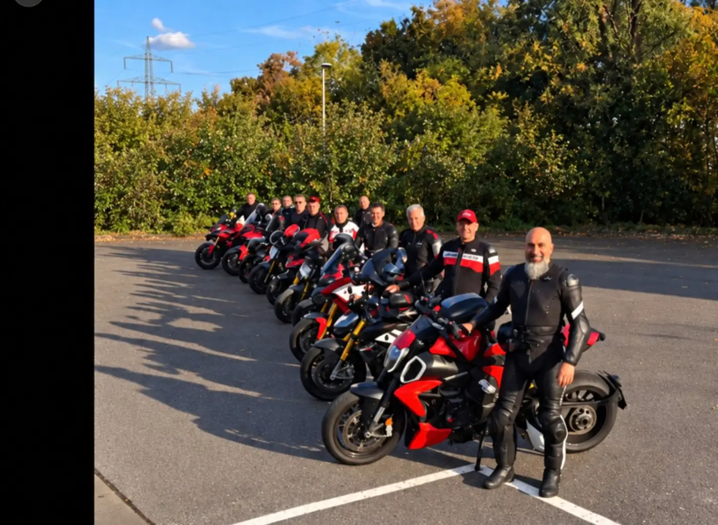 Gruppe mit Ducatis bei der Oktoberausfahrt 2026