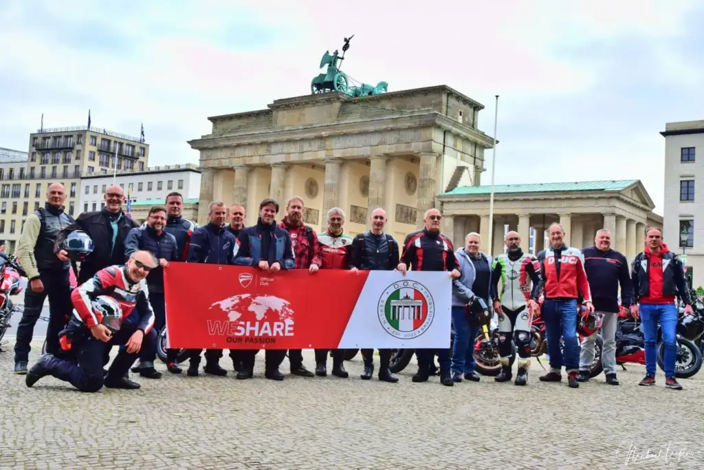 We Ride As One am Brandenburger Tor – Foto 5